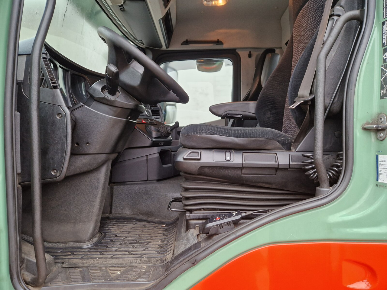 Interior photo 1: Mercedes-Benz Antos 1848 L 4x2 Antos 1848 L 4x2, Meiller AK 12 MTG Teleskop, Funk, Retarder, Klima, Standhzg., Mercedes-Benz Antos 1848 L 4x2 Antos 1848 L 4x2, Meiller AK 12 MTG Teleskop, Funk, Retarder, Klima, Standhzg.,