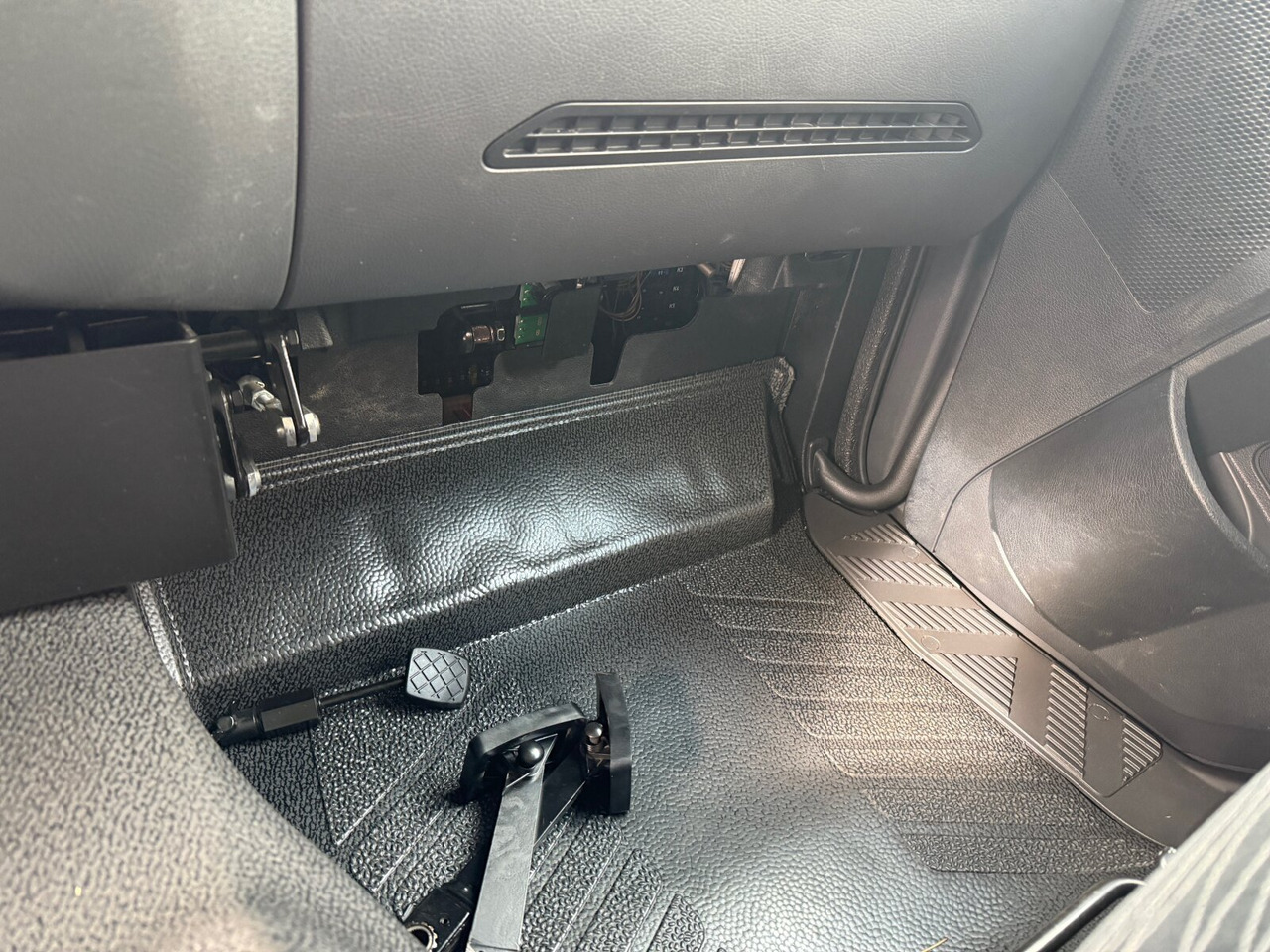 Mercedes-Benz Arocs 1827 A 4x4 Arocs 1827 A 4x4, Ex-! - شاحنات مسطحة: صورة 4 Mercedes-Benz Arocs 1827 A 4x4 Arocs 1827 A 4x4, Ex-! - شاحنات مسطحة: صورة 4