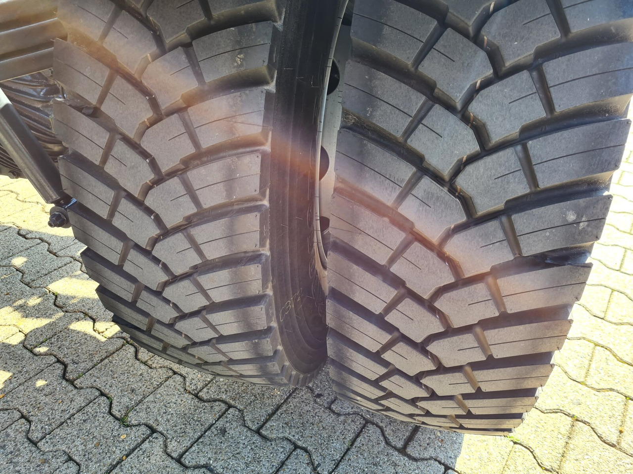 Mercedes-Benz Arocs 2033 A 4x4 Arocs 2033 A 4x4, Grounder, Motorabtrieb - شاحنة هيكل كابينة: صورة 5 Mercedes-Benz Arocs 2033 A 4x4 Arocs 2033 A 4x4, Grounder, Motorabtrieb - شاحنة هيكل كابينة: صورة 5
