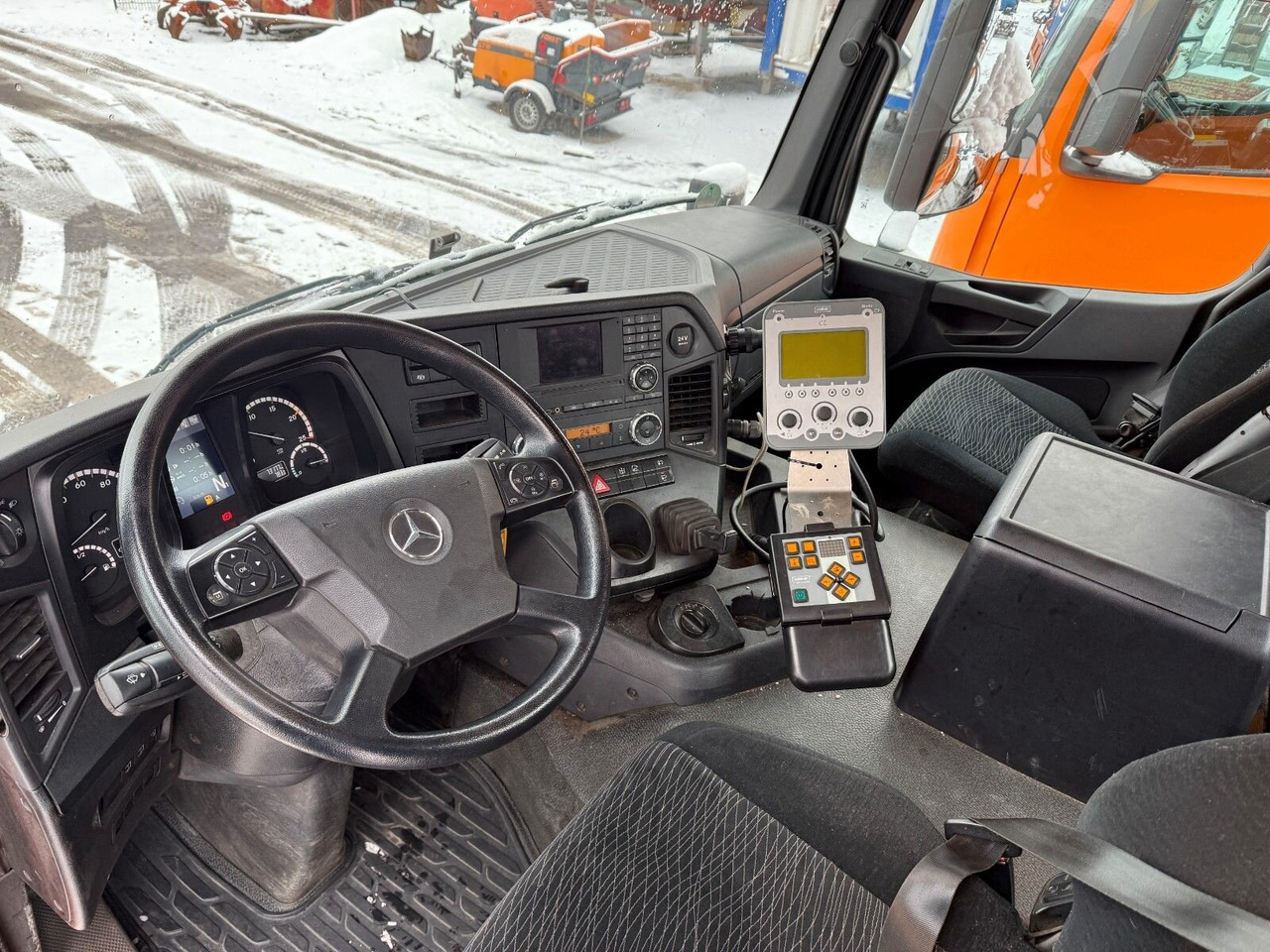 Mercedes-Benz Arocs 2036 AK 4x4 Arocs 2036 AK 4x4, Grounder, Motorabtrieb, Bordmatik, Winterdienstausstattung - شاحنة قلاب: صورة 5 Mercedes-Benz Arocs 2036 AK 4x4 Arocs 2036 AK 4x4, Grounder, Motorabtrieb, Bordmatik, Winterdienstausstattung - شاحنة قلاب: صورة 5