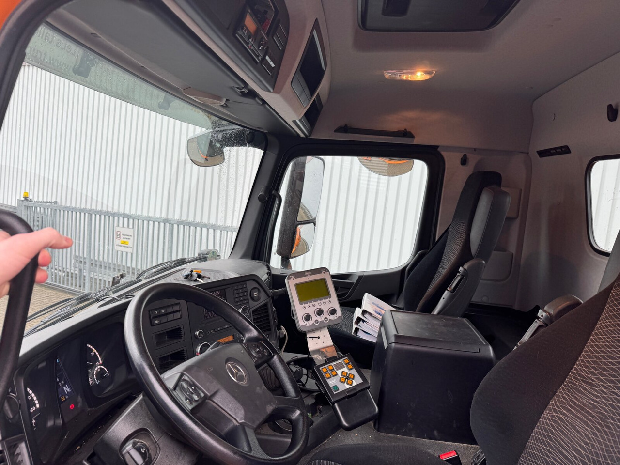 Mercedes-Benz Arocs 2036 AK 4x4 Arocs 2036 AK 4x4, Grounder, Motorabtrieb, Bordmatik, Winterdienstausstattung - شاحنة قلاب: صورة 4 Mercedes-Benz Arocs 2036 AK 4x4 Arocs 2036 AK 4x4, Grounder, Motorabtrieb, Bordmatik, Winterdienstausstattung - شاحنة قلاب: صورة 4