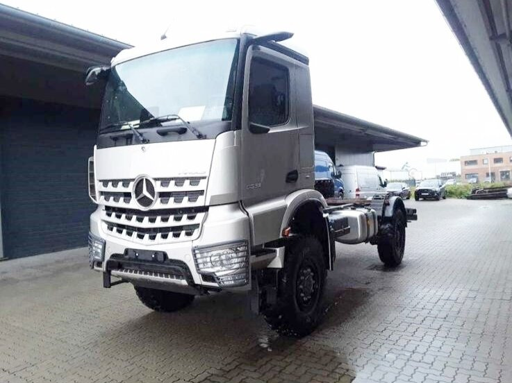 Mercedes-Benz Arocs 2053 A 4x4 Arocs 2053 A 4x4, Grounder, MirrorCam, Multimedia Cockpit, Navi - شاحنة هيكل كابينة: صورة 1 Mercedes-Benz Arocs 2053 A 4x4 Arocs 2053 A 4x4, Grounder, MirrorCam, Multimedia Cockpit, Navi - شاحنة هيكل كابينة: صورة 1