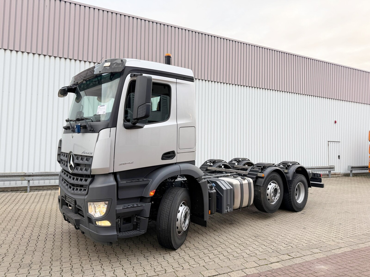 Mercedes-Benz Arocs 2542 L 6x2/4 Arocs 2542 L 6x2/4, Vorlauflenk-/liftachse, Navi, MultimediaCockpit - شاحنة هيكل كابينة: صورة 1 Mercedes-Benz Arocs 2542 L 6x2/4 Arocs 2542 L 6x2/4, Vorlauflenk-/liftachse, Navi, MultimediaCockpit - شاحنة هيكل كابينة: صورة 1