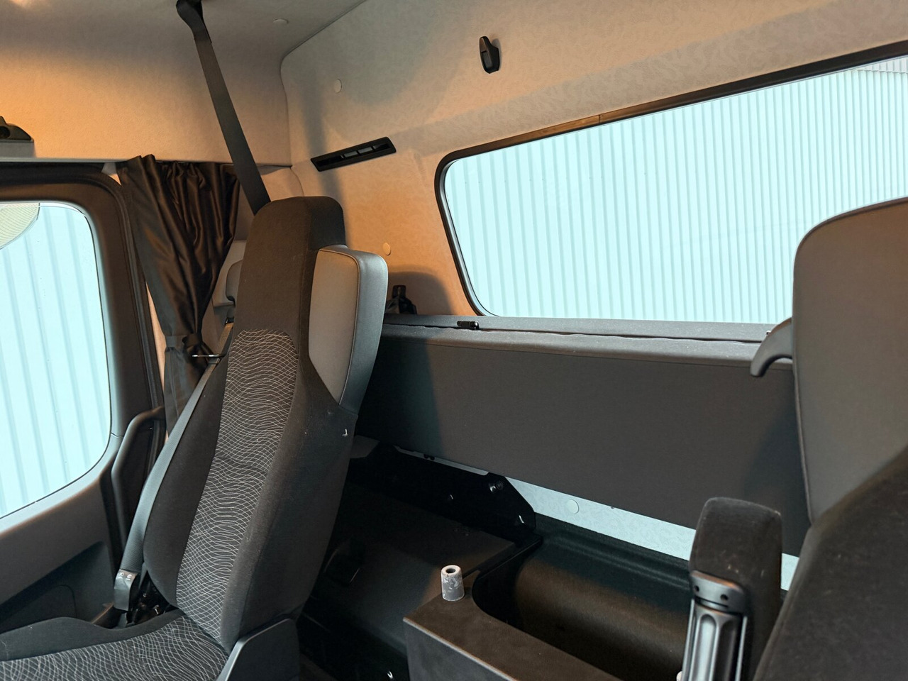 Mercedes-Benz Arocs 2542 L 6x2/4 Arocs 2542 L 6x2/4, Vorlauflenk-/liftachse, Navi, MultimediaCockpit - شاحنة هيكل كابينة: صورة 5 Mercedes-Benz Arocs 2542 L 6x2/4 Arocs 2542 L 6x2/4, Vorlauflenk-/liftachse, Navi, MultimediaCockpit - شاحنة هيكل كابينة: صورة 5