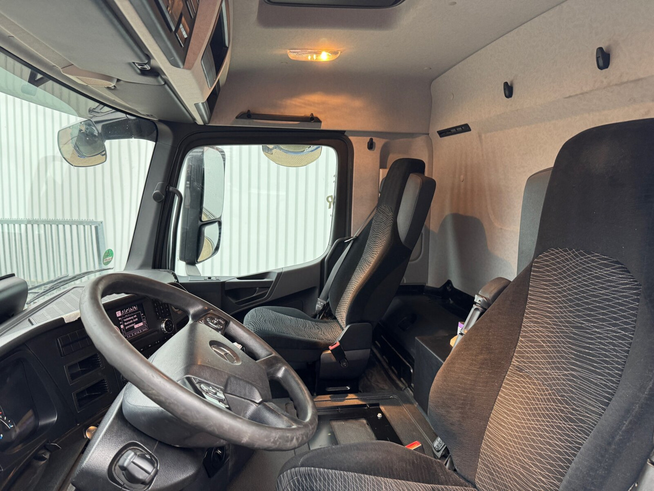 Mercedes-Benz Arocs 2642 6x4 Arocs 2642 6x4 mit Heckkran Atlas AK 186.3 V-2 - شاحنة كرين, شاحنات مسطحة: صورة 4 Mercedes-Benz Arocs 2642 6x4 Arocs 2642 6x4 mit Heckkran Atlas AK 186.3 V-2 - شاحنة كرين, شاحنات مسطحة: صورة 4