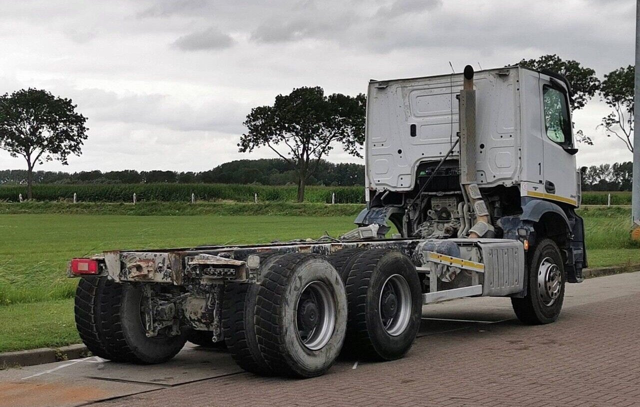 Mercedes-Benz Arocs 2642 K 6x4 Arocs 2642 K 6x4, Retarder, Motorabtrieb - شاحنة ذات خطاف: صورة 2 Mercedes-Benz Arocs 2642 K 6x4 Arocs 2642 K 6x4, Retarder, Motorabtrieb - شاحنة ذات خطاف: صورة 2