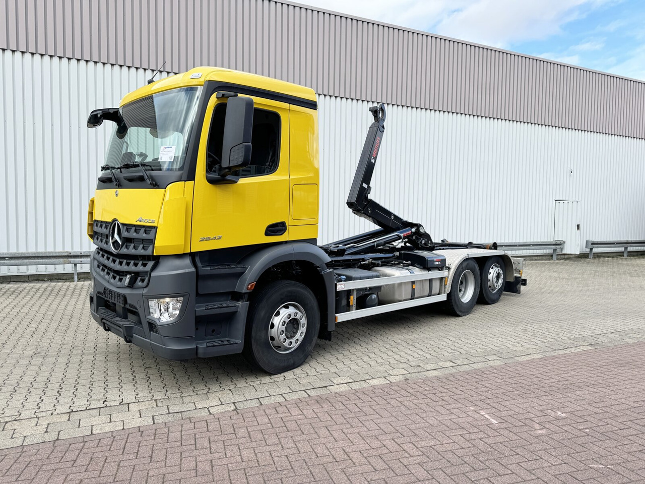 Mercedes-Benz Arocs 2642 L 6x2 Arocs 2642 L 6x2/42, Liftachse, Hiab 21S56 bis 6.5m Container - شاحنة ذات خطاف: صورة 1 Mercedes-Benz Arocs 2642 L 6x2 Arocs 2642 L 6x2/42, Liftachse, Hiab 21S56 bis 6.5m Container - شاحنة ذات خطاف: صورة 1