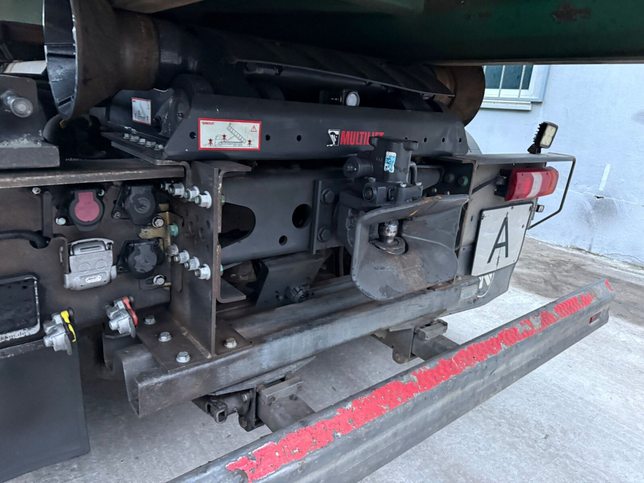 Mercedes-Benz Arocs 3240 L 8x4 ENA Arocs 3240 L 8x4 ENA, Lenk-/Liftachse, Navi, Hiab Abrollkipper - شاحنة ذات خطاف: صورة 5 Mercedes-Benz Arocs 3240 L 8x4 ENA Arocs 3240 L 8x4 ENA, Lenk-/Liftachse, Navi, Hiab Abrollkipper - شاحنة ذات خطاف: صورة 5