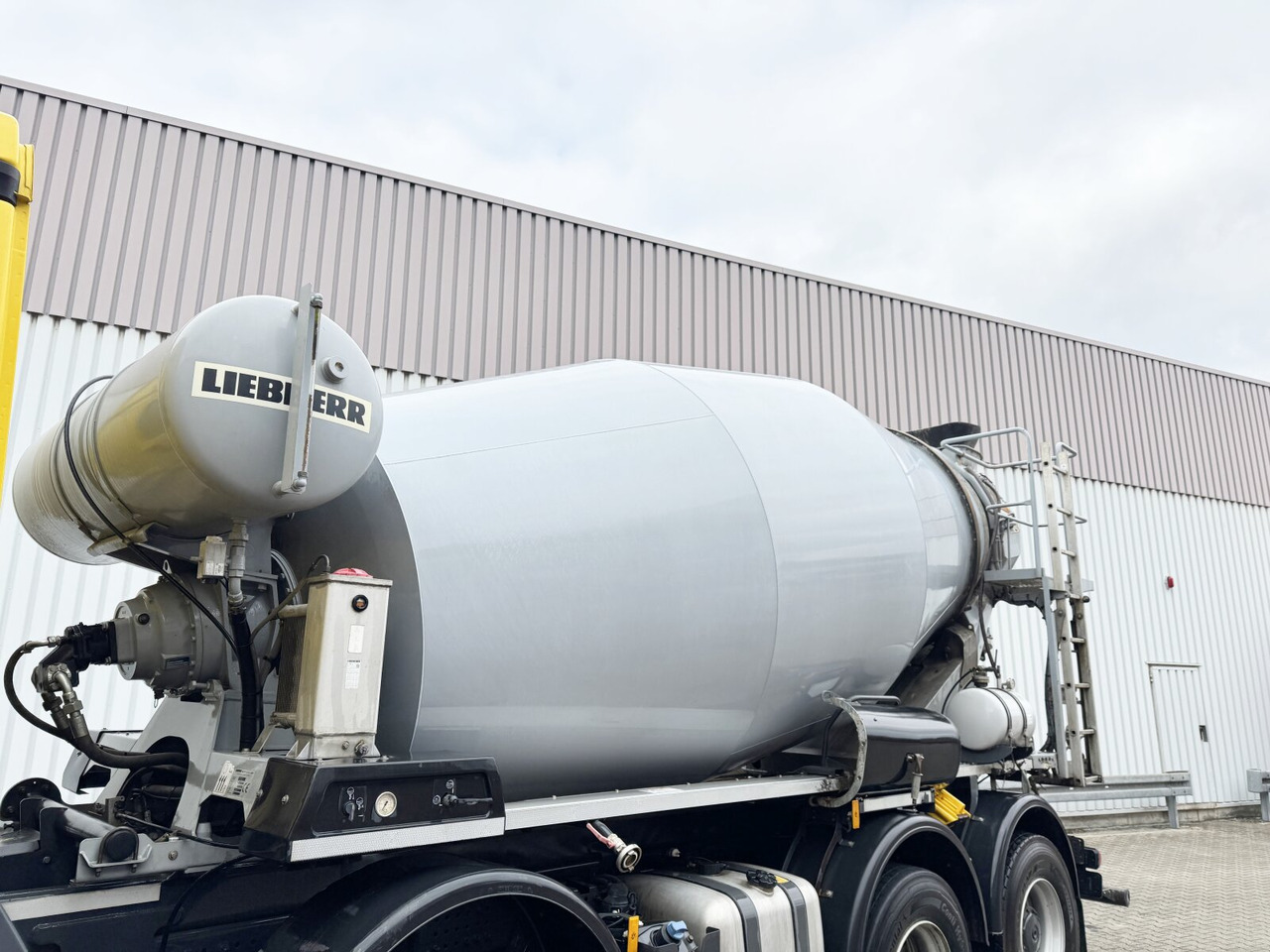 Mercedes-Benz Arocs 3246 B 8x4/4 Arocs 3246 B 8x4/4, Liebherr HTM 905 Mischer, 9m³, Multimedia Cockpit, Navi - شاحنة خلاطة خرسانة: صورة 4 Mercedes-Benz Arocs 3246 B 8x4/4 Arocs 3246 B 8x4/4, Liebherr HTM 905 Mischer, 9m³, Multimedia Cockpit, Navi - شاحنة خلاطة خرسانة: صورة 4