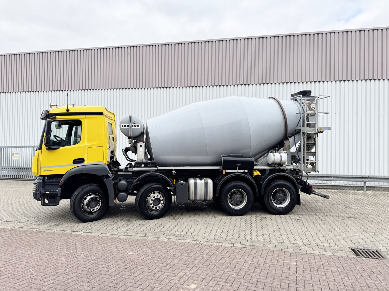 Mercedes-Benz Arocs 3246 B 8x4/4 Arocs 3246 B 8x4/4, Liebherr HTM 905 Mischer, 9m³, Multimedia Cockpit, Navi - شاحنة خلاطة خرسانة: صورة 3 Mercedes-Benz Arocs 3246 B 8x4/4 Arocs 3246 B 8x4/4, Liebherr HTM 905 Mischer, 9m³, Multimedia Cockpit, Navi - شاحنة خلاطة خرسانة: صورة 3