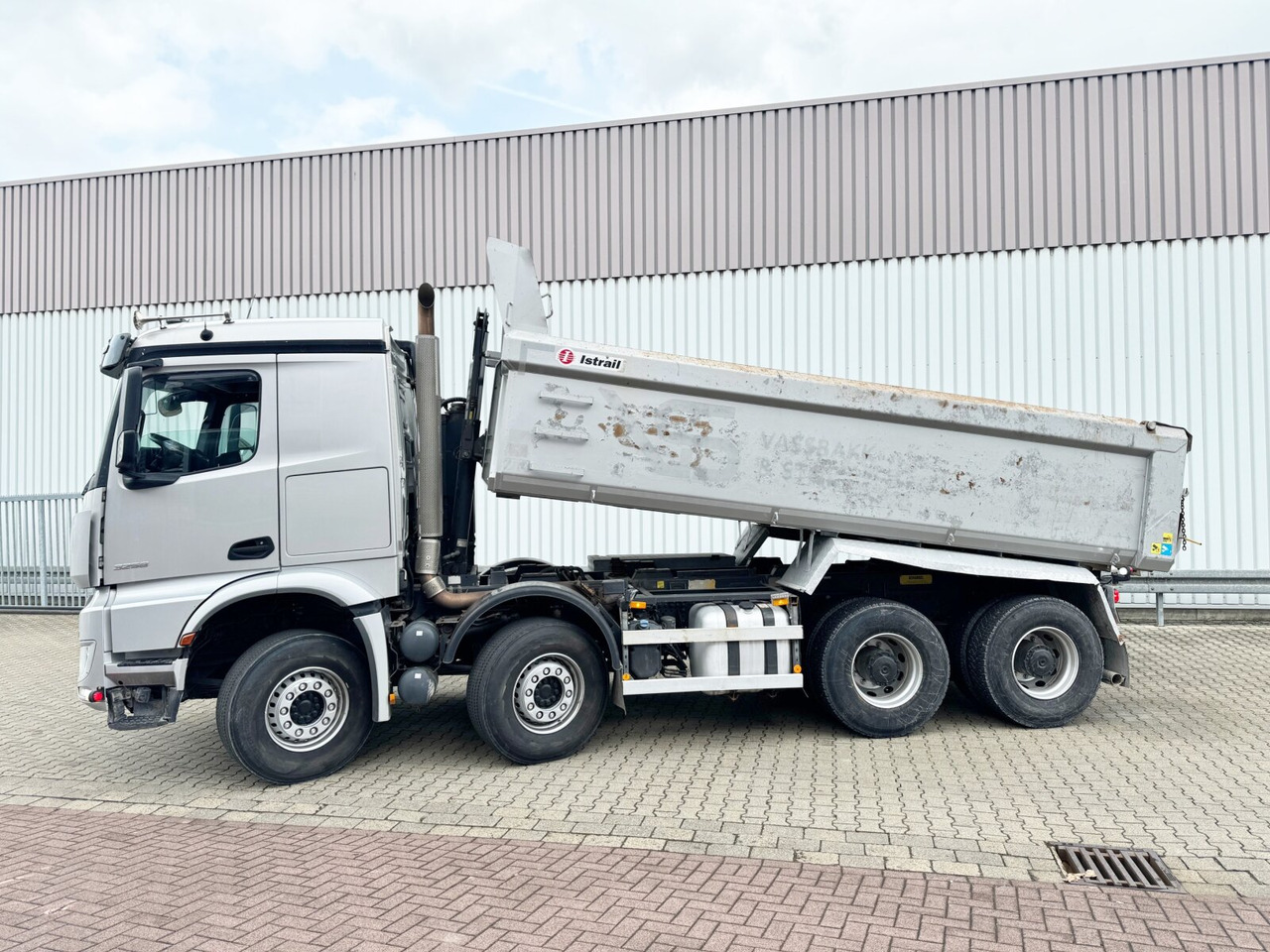 شاحنة التعدين Mercedes-Benz Arocs 3258 LK 8x4/4 Arocs 3258 LK 8x4/4, Retarder, Bi-Xenon, Stahlmulde ca. 14m³, hydr. Heckklappenöffnung: صورة 11 شاحنة التعدين Mercedes-Benz Arocs 3258 LK 8x4/4 Arocs 3258 LK 8x4/4, Retarder, Bi-Xenon, Stahlmulde ca. 14m³, hydr. Heckklappenöffnung: صورة 11