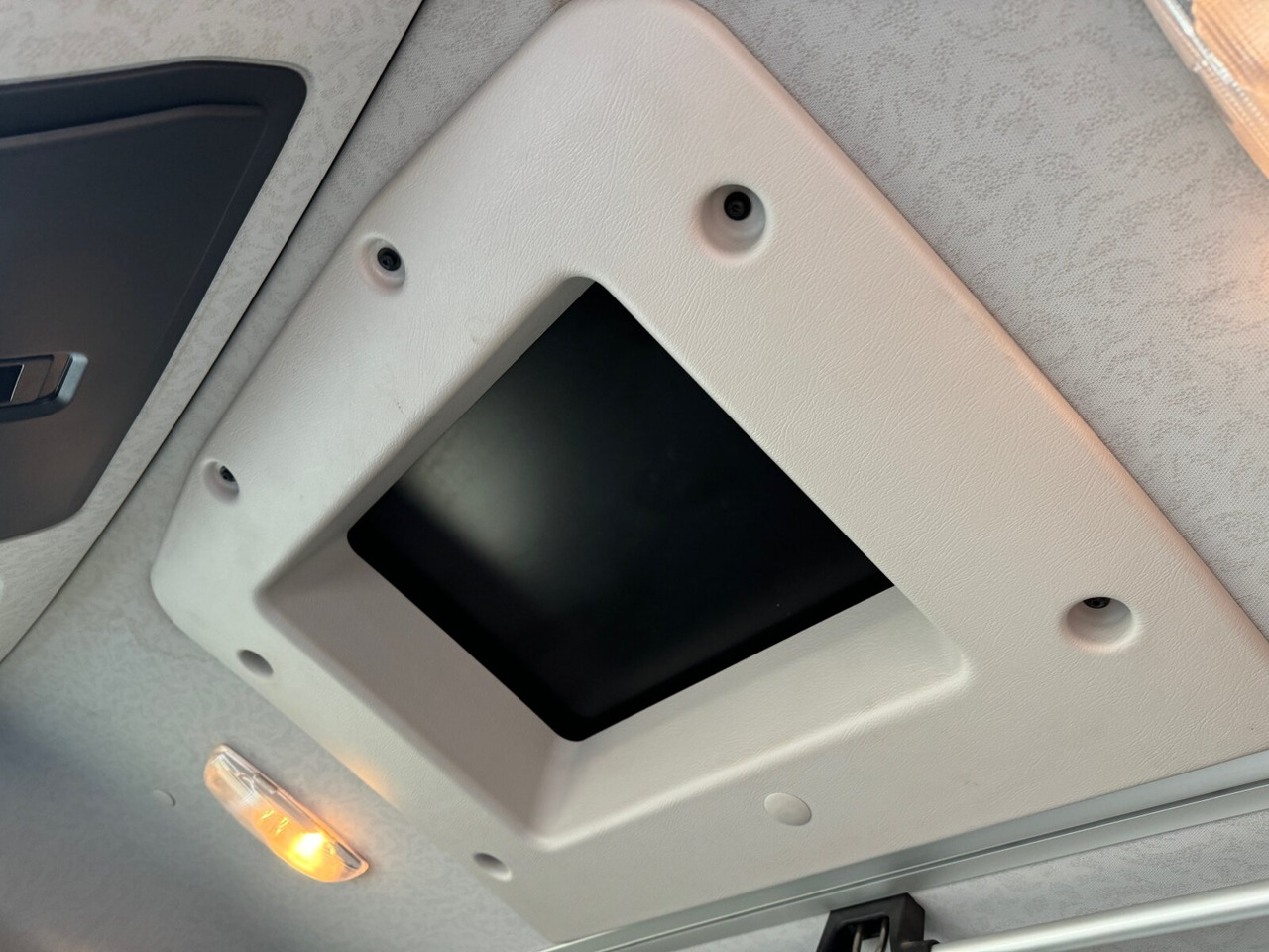 شاحنة التعدين Mercedes-Benz Arocs 3258 LK 8x4/4 Arocs 3258 LK 8x4/4, Retarder, Bi-Xenon, Stahlmulde ca. 14m³, hydr. Heckklappenöffnung: صورة 7 شاحنة التعدين Mercedes-Benz Arocs 3258 LK 8x4/4 Arocs 3258 LK 8x4/4, Retarder, Bi-Xenon, Stahlmulde ca. 14m³, hydr. Heckklappenöffnung: صورة 7