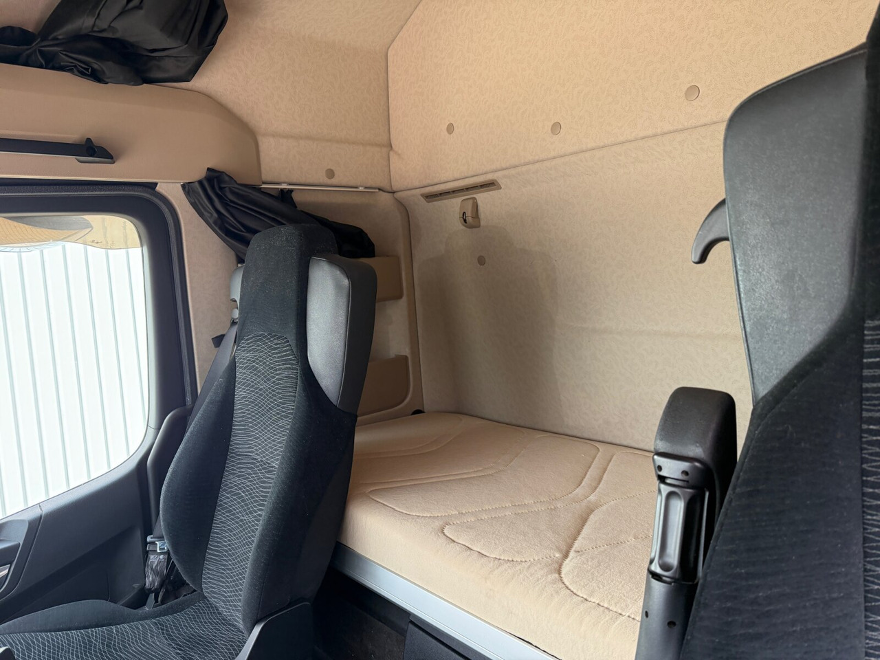 Mercedes-Benz Arocs 3351 6x4 Arocs 3351 6x4, Grounder, Retarder, Multimedia Cockpit, StreamSpace - شاحنة ذات خطاف: صورة 5 Mercedes-Benz Arocs 3351 6x4 Arocs 3351 6x4, Grounder, Retarder, Multimedia Cockpit, StreamSpace - شاحنة ذات خطاف: صورة 5