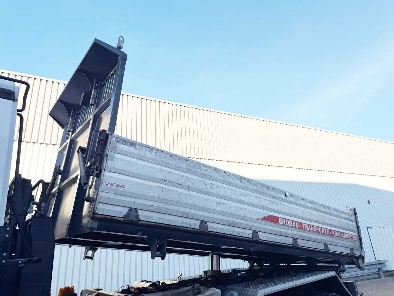 Mercedes-Benz Arocs 3351 AK 6x6 Arocs 3351 AK 6x6, Retarder, Grounder, Motorabtrieb, pneum. Heckklappenöffnung - شاحنة قلاب: صورة 2 Mercedes-Benz Arocs 3351 AK 6x6 Arocs 3351 AK 6x6, Retarder, Grounder, Motorabtrieb, pneum. Heckklappenöffnung - شاحنة قلاب: صورة 2