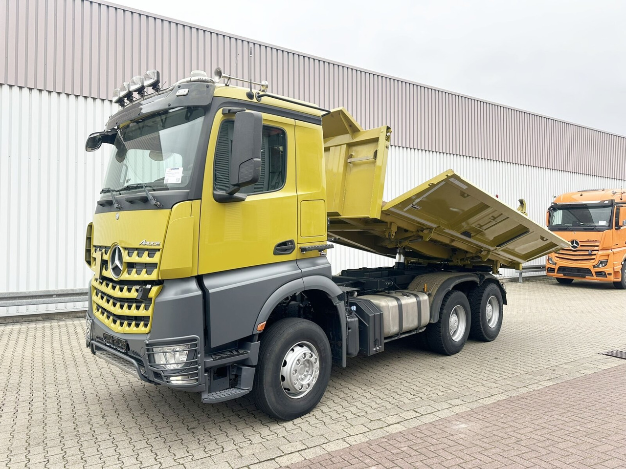 Mercedes-Benz Arocs 3363 K 6x4 Arocs 3363 K 6x4, Grounder, Turbo-Retarder-Kupplung, Bordmatik - شاحنة قلاب: صورة 1 Mercedes-Benz Arocs 3363 K 6x4 Arocs 3363 K 6x4, Grounder, Turbo-Retarder-Kupplung, Bordmatik - شاحنة قلاب: صورة 1