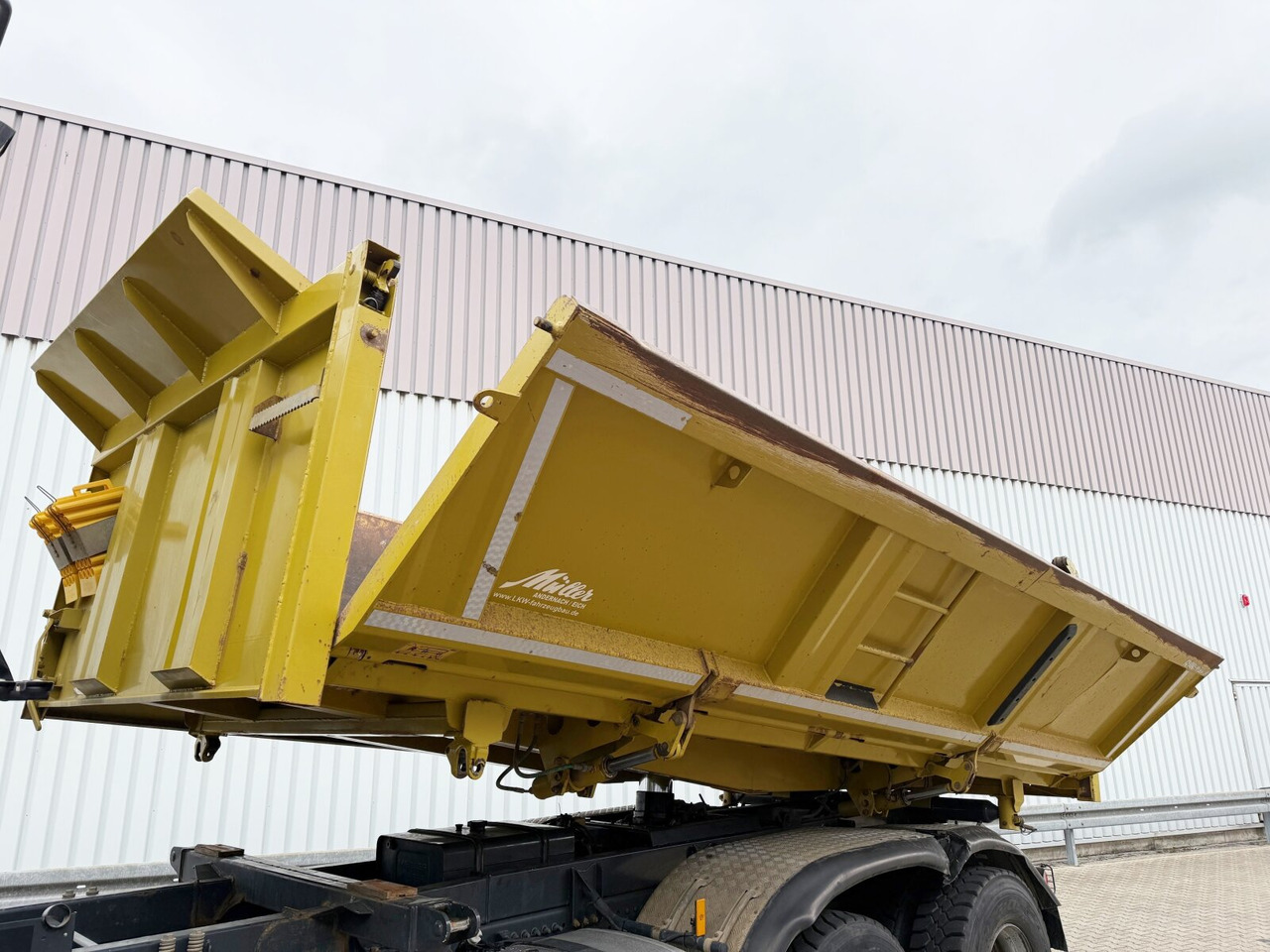 شاحنة قلاب Mercedes-Benz Arocs 3363 K 6x4 Arocs 3363 K 6x4, Grounder, Turbo-Retarder-Kupplung, Bordmatik: صورة 15
