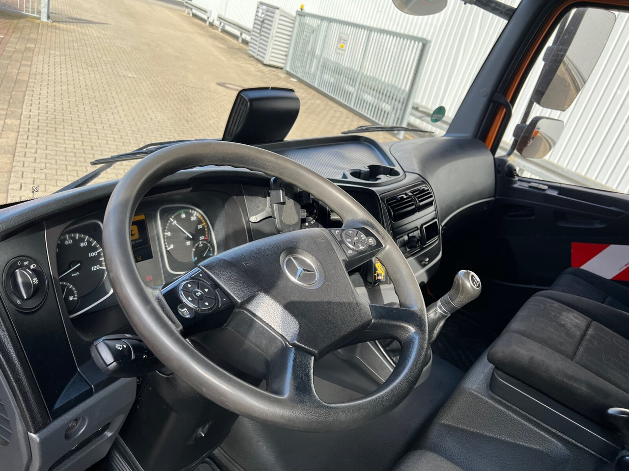 Mercedes-Benz Atego 1023 L 4x2 Atego 1023 L 4x2 mit Kran Fassi F85B.0.21 - شاحنة كرين, شاحنات مسطحة: صورة 5 Mercedes-Benz Atego 1023 L 4x2 Atego 1023 L 4x2 mit Kran Fassi F85B.0.21 - شاحنة كرين, شاحنات مسطحة: صورة 5