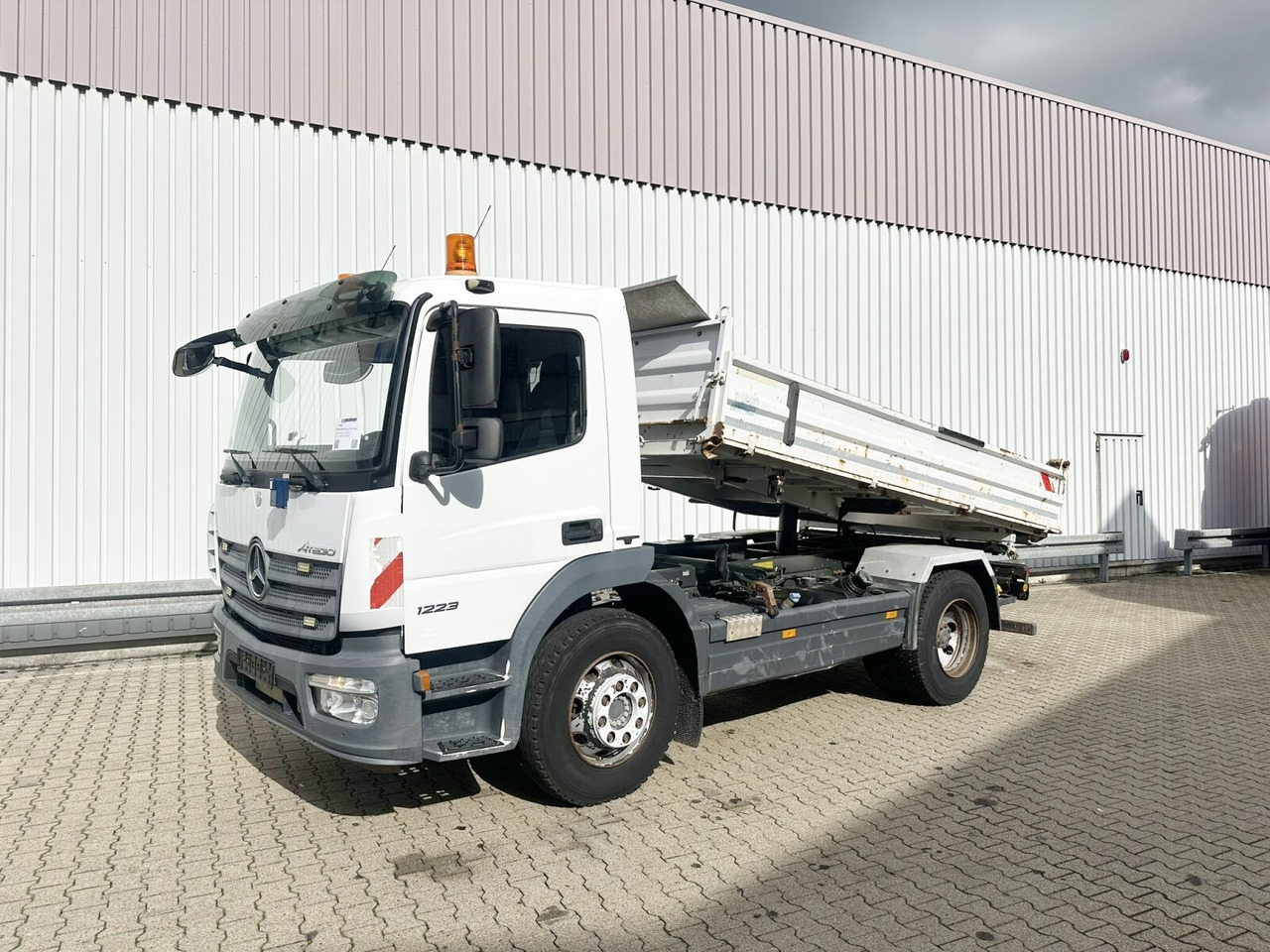 Mercedes-Benz Atego 1223 K 4x2 Atego 1223 K 4x2, AHK-Öl - شاحنة قلاب: صورة 1 Mercedes-Benz Atego 1223 K 4x2 Atego 1223 K 4x2, AHK-Öl - شاحنة قلاب: صورة 1