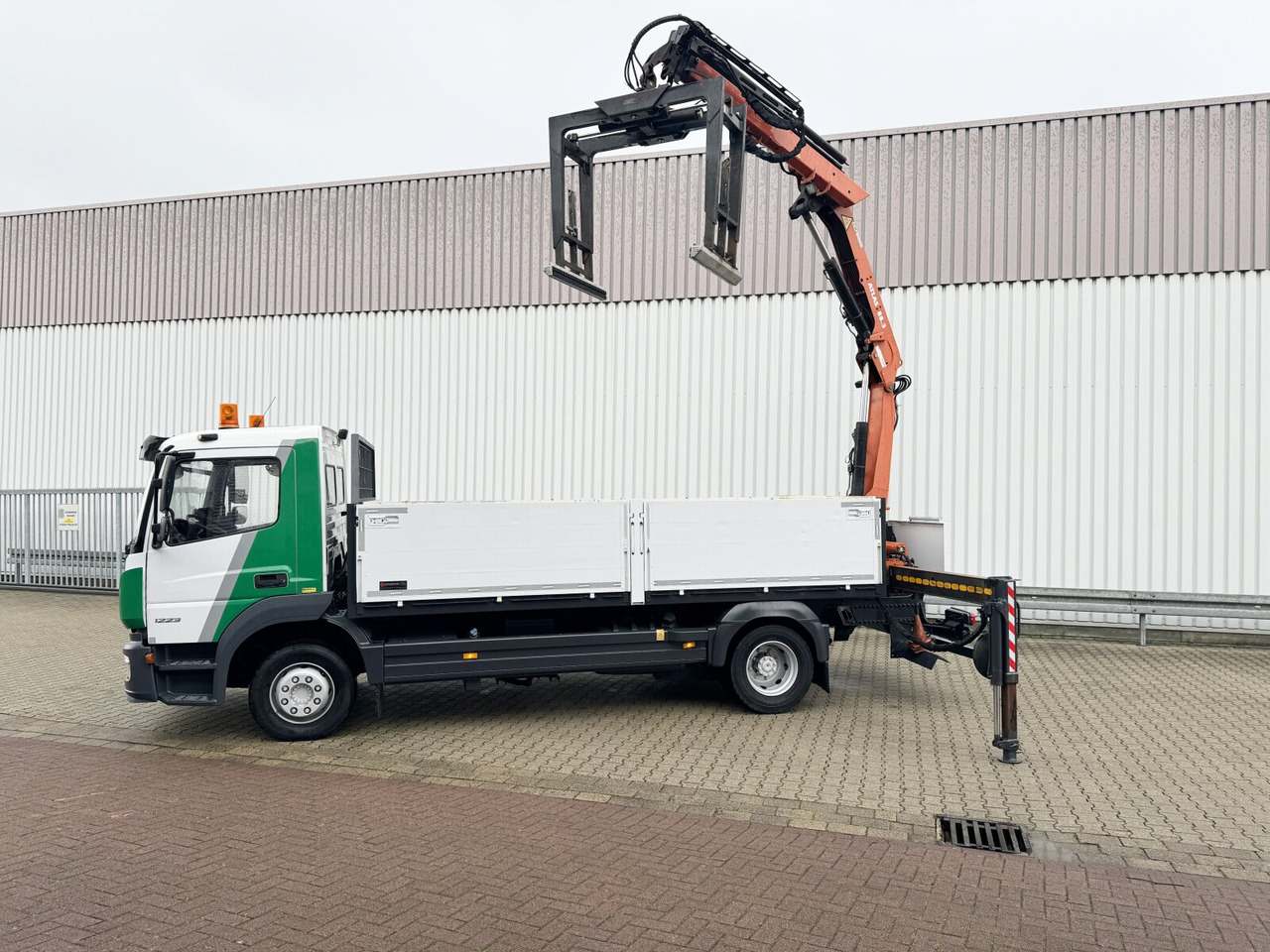 Mercedes-Benz Atego 1223 L 4x2 Atego 1223 L 4x2 mit Heckkran Atlas 88.3-A2L, Funk - شاحنة كرين, شاحنات مسطحة: صورة 2 Mercedes-Benz Atego 1223 L 4x2 Atego 1223 L 4x2 mit Heckkran Atlas 88.3-A2L, Funk - شاحنة كرين, شاحنات مسطحة: صورة 2