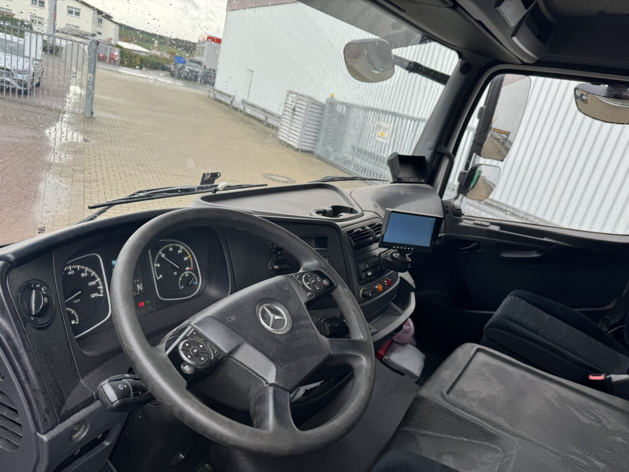 Mercedes-Benz Atego 1223 L 4x2 Atego 1223 L 4x2 mit Heckkran Atlas 88.3-A2L, Funk - شاحنة كرين, شاحنات مسطحة: صورة 5 Mercedes-Benz Atego 1223 L 4x2 Atego 1223 L 4x2 mit Heckkran Atlas 88.3-A2L, Funk - شاحنة كرين, شاحنات مسطحة: صورة 5