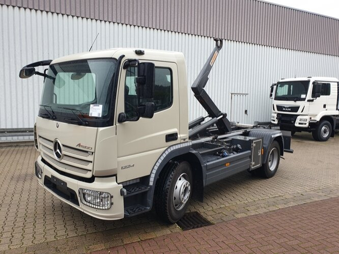 Mercedes-Benz Atego 1224 K 4x2 Atego 1224 K 4x2 - شاحنة ذات خطاف: صورة 1 Mercedes-Benz Atego 1224 K 4x2 Atego 1224 K 4x2 - شاحنة ذات خطاف: صورة 1