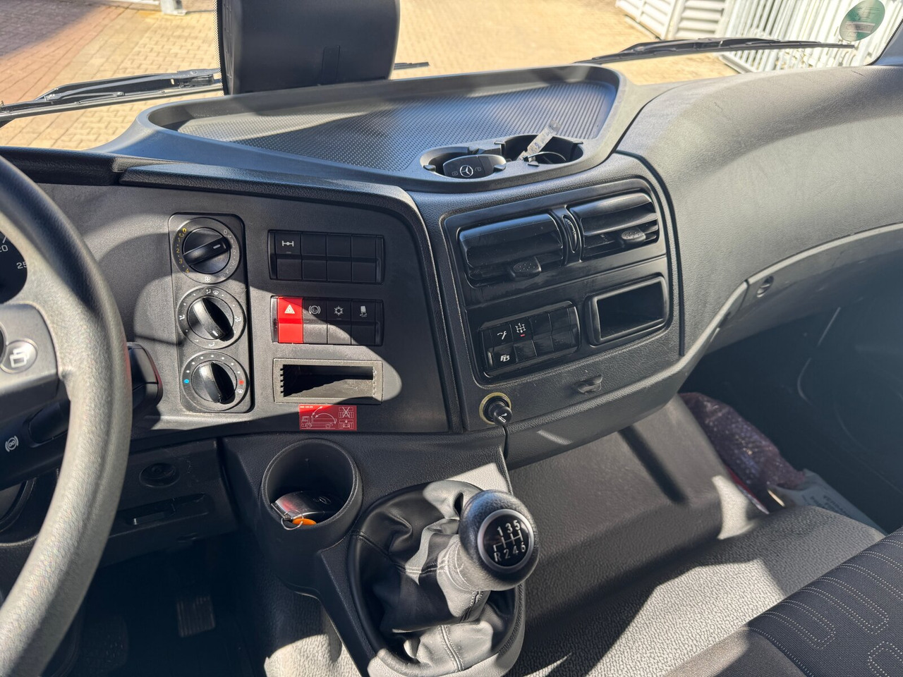 Mercedes-Benz Atego 1324/27 L 4x2 Atego 1324/27 L 4x2, Meiller Kipper, 2x AHK - شاحنة قلاب: صورة 5 Mercedes-Benz Atego 1324/27 L 4x2 Atego 1324/27 L 4x2, Meiller Kipper, 2x AHK - شاحنة قلاب: صورة 5