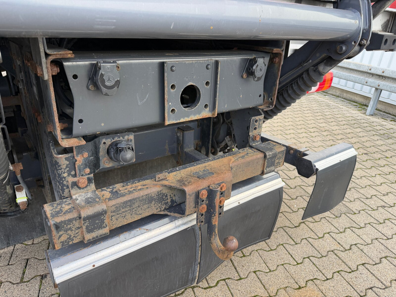 Mercedes-Benz Atego 1330 4x4 Atego 1330 4x4, Iso-Koffer mit Heizung, LBW - شاحنة مقفلة: صورة 4 Mercedes-Benz Atego 1330 4x4 Atego 1330 4x4, Iso-Koffer mit Heizung, LBW - شاحنة مقفلة: صورة 4