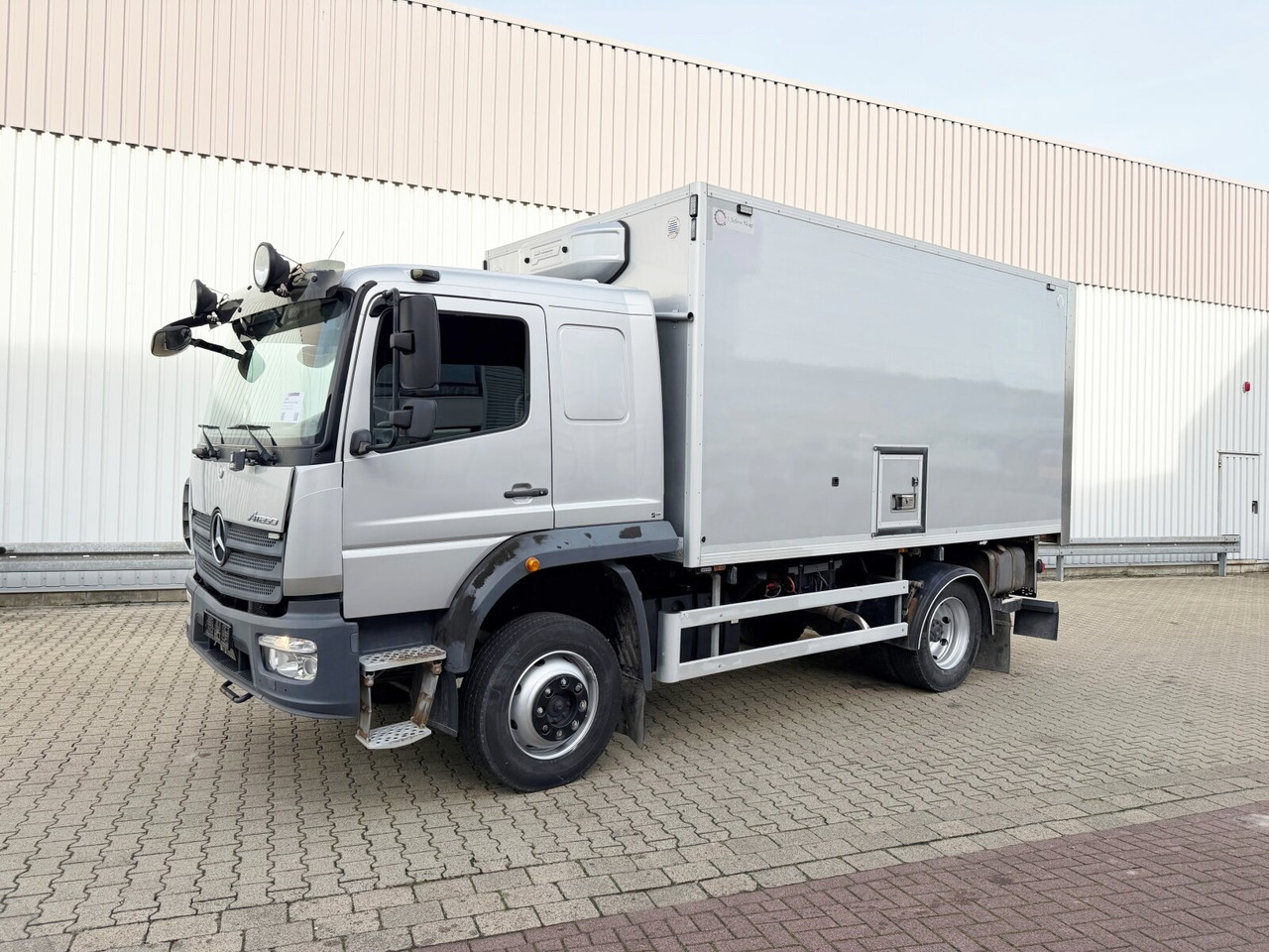 Mercedes-Benz Atego 1330 4x4 Atego 1330 4x4, Iso-Koffer mit Heizung, LBW - شاحنة مقفلة: صورة 1 Mercedes-Benz Atego 1330 4x4 Atego 1330 4x4, Iso-Koffer mit Heizung, LBW - شاحنة مقفلة: صورة 1