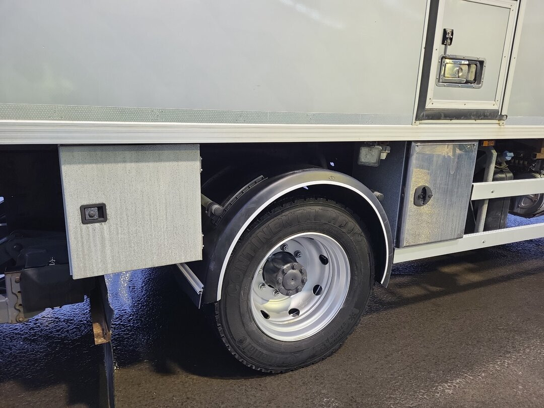 Mercedes-Benz Atego 1330 4x4 Atego 1330 4x4, Iso-Koffer mit Heizung und LBW - شاحنة مقفلة: صورة 5 Mercedes-Benz Atego 1330 4x4 Atego 1330 4x4, Iso-Koffer mit Heizung und LBW - شاحنة مقفلة: صورة 5