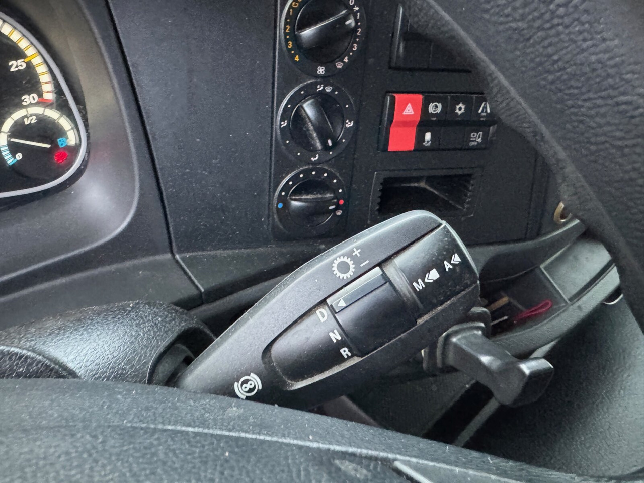 Mercedes-Benz Atego 1530 L 4x2 Atego 1530 L 4x2 mit LBW Dhollandia - شاحنات مسطحة: صورة 5 Mercedes-Benz Atego 1530 L 4x2 Atego 1530 L 4x2 mit LBW Dhollandia - شاحنات مسطحة: صورة 5