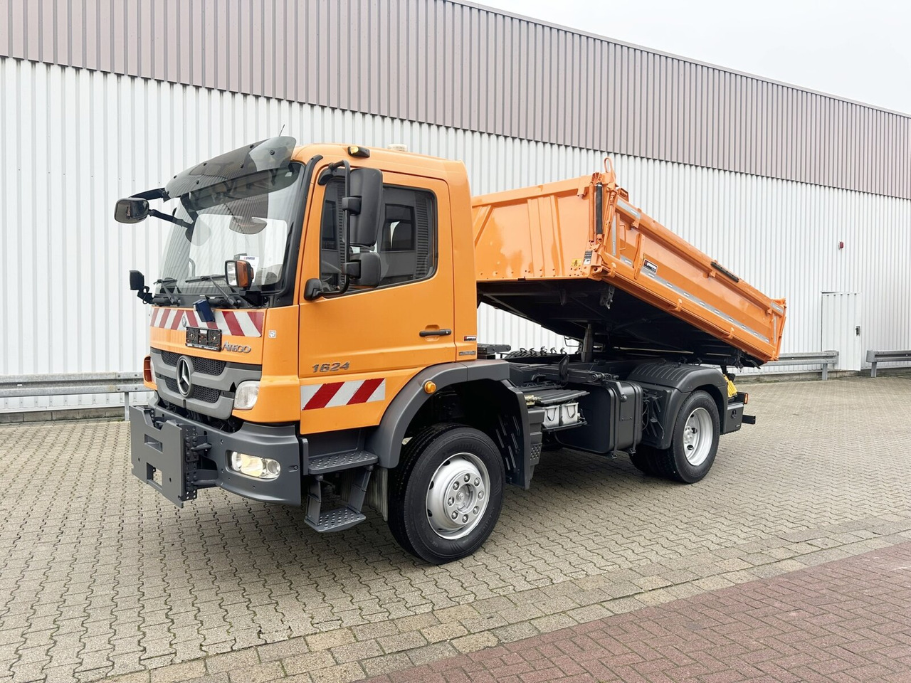Mercedes-Benz Atego 1624 AK 4x4 Atego 1624 AK 4x4, AT-Motor, Winterdienstausstattung - شاحنة قلاب, شاحنة كرين: صورة 1 Mercedes-Benz Atego 1624 AK 4x4 Atego 1624 AK 4x4, AT-Motor, Winterdienstausstattung - شاحنة قلاب, شاحنة كرين: صورة 1