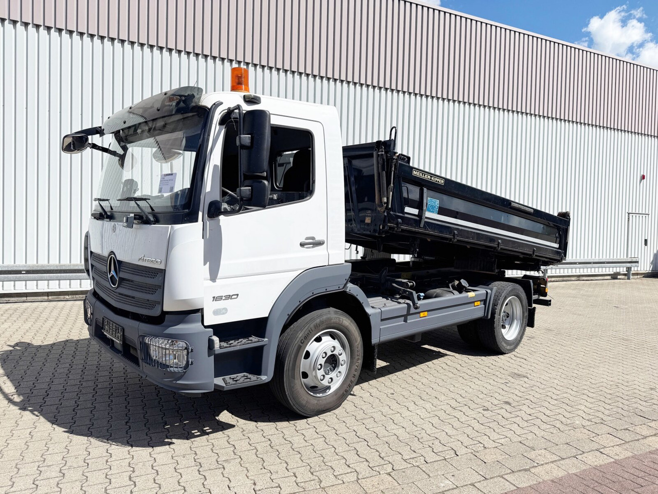 Mercedes-Benz Atego 1630 K 4x2 Atego 1630 K 4x2, 2x AHK - شاحنة قلاب: صورة 1 Mercedes-Benz Atego 1630 K 4x2 Atego 1630 K 4x2, 2x AHK - شاحنة قلاب: صورة 1