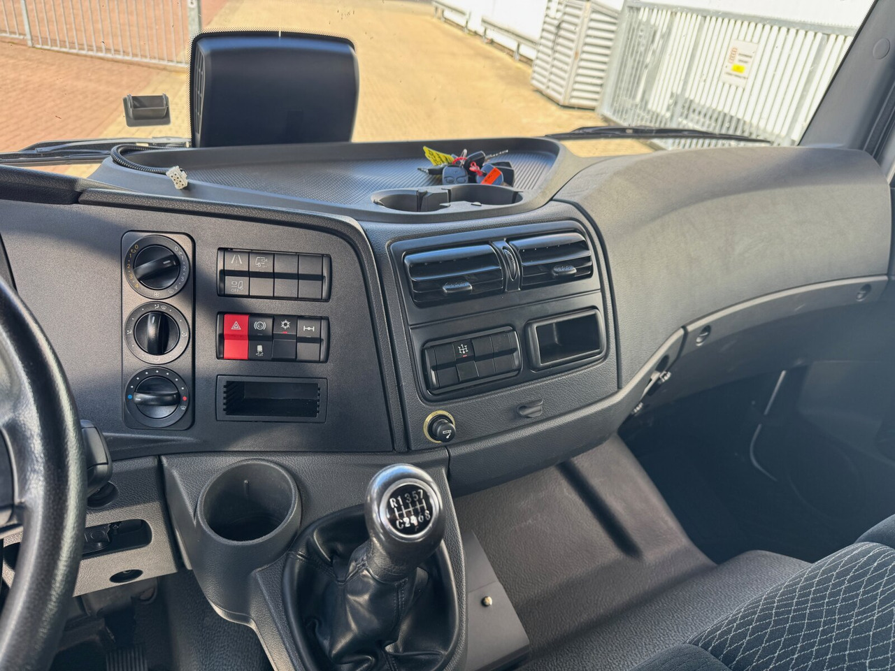 Mercedes-Benz Atego 1630 K 4x2 Atego 1630 K 4x2, 2x AHK - شاحنة قلاب: صورة 4 Mercedes-Benz Atego 1630 K 4x2 Atego 1630 K 4x2, 2x AHK - شاحنة قلاب: صورة 4