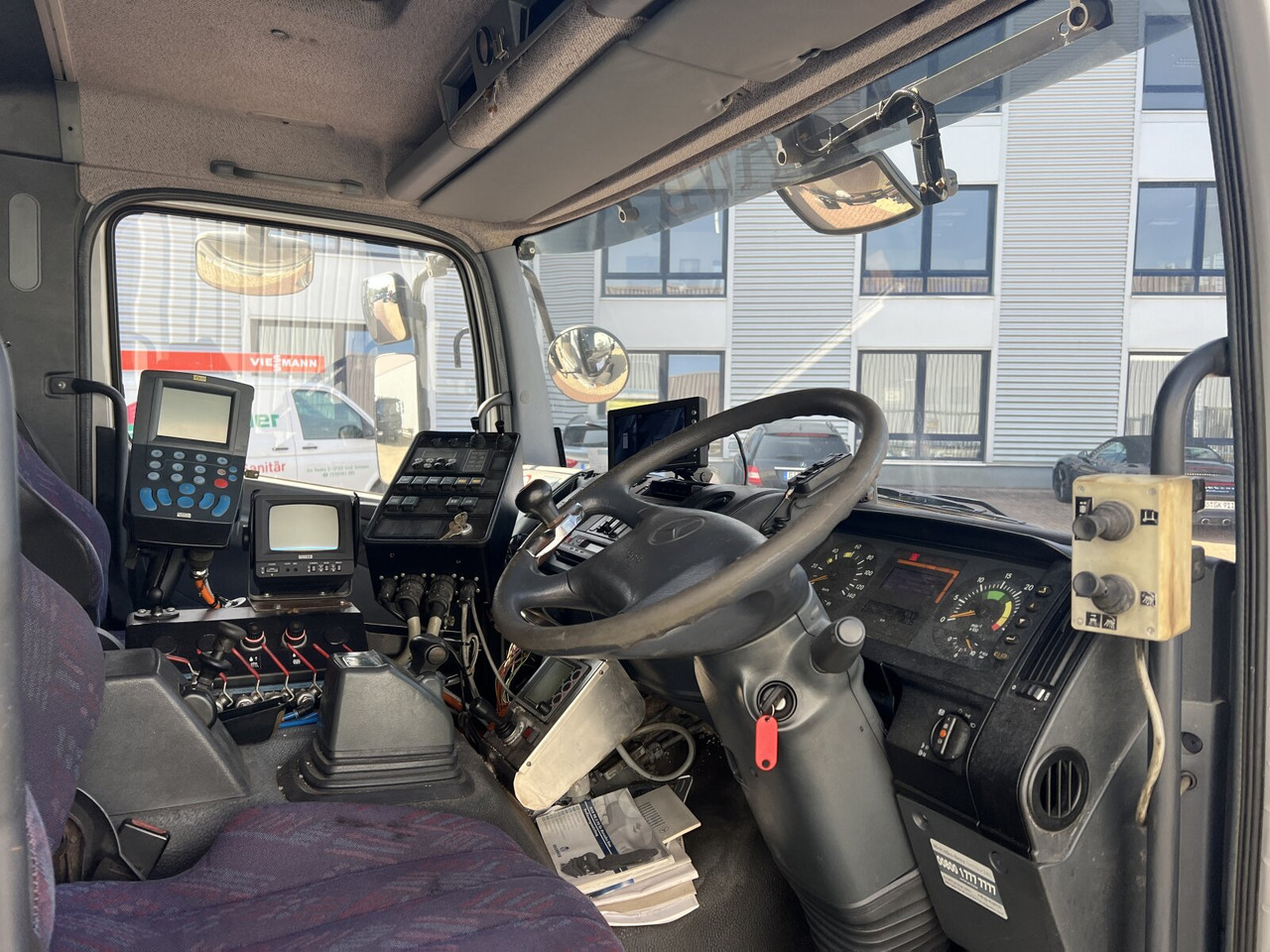 Mercedes-Benz Atego 1828 L 4x2 Atego 1828 L 4x2, Rechtslenker, Winterdienstaustattung - شاحنة هيكل كابينة: صورة 5 Mercedes-Benz Atego 1828 L 4x2 Atego 1828 L 4x2, Rechtslenker, Winterdienstaustattung - شاحنة هيكل كابينة: صورة 5