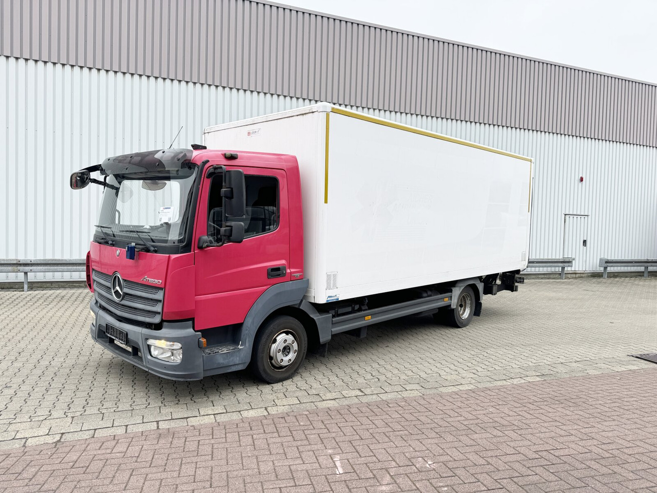 Mercedes-Benz Atego 816 4x2 Atego 816 4x2 mit LBW BÄR - شاحنة مقفلة: صورة 1 Mercedes-Benz Atego 816 4x2 Atego 816 4x2 mit LBW BÄR - شاحنة مقفلة: صورة 1