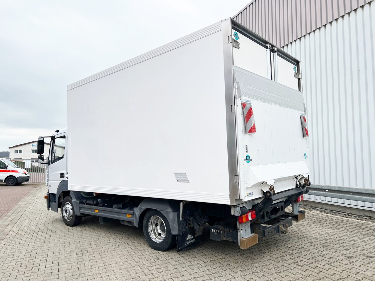 Mercedes-Benz Atego 816 L 4x2 Atego 816 L 4x2, Kühlkoffer, ThermoKing, LBW BÄR - شاحنة: صورة 4 Mercedes-Benz Atego 816 L 4x2 Atego 816 L 4x2, Kühlkoffer, ThermoKing, LBW BÄR - شاحنة: صورة 4