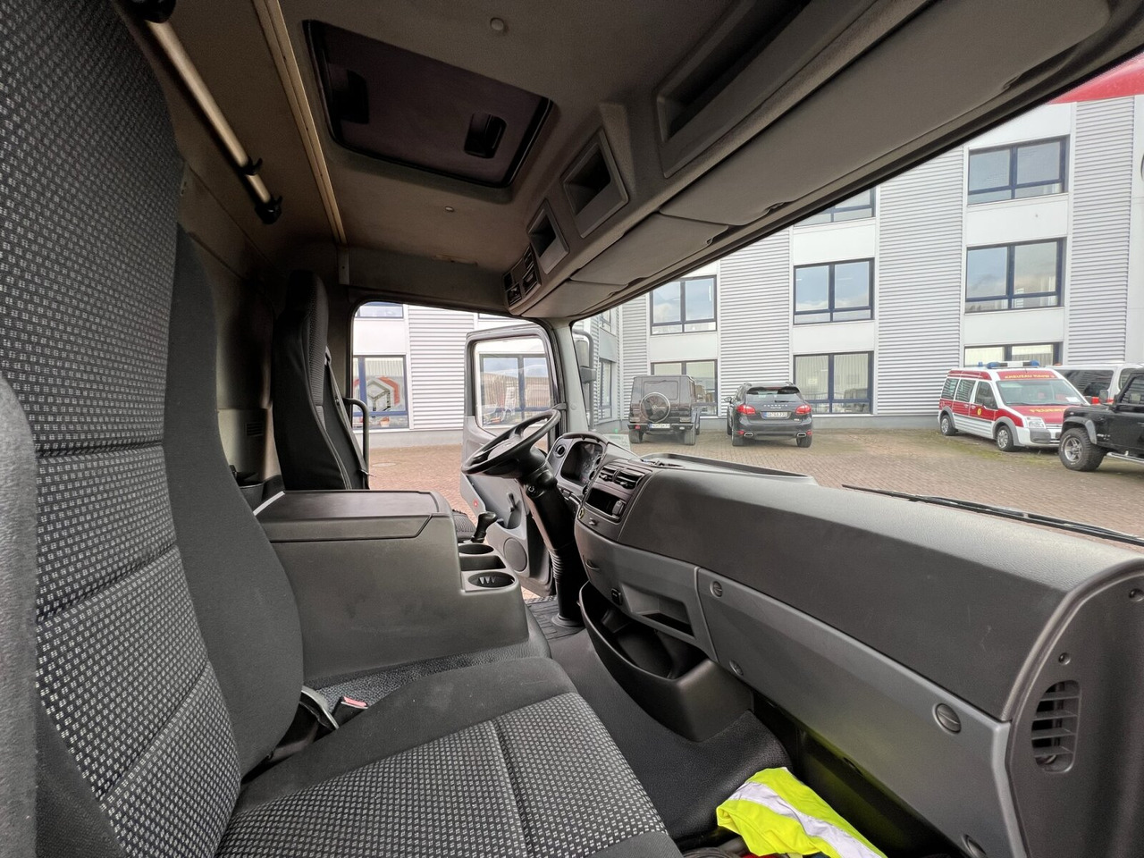 Mercedes-Benz Atego 816 L 4x2 Atego 816 L 4x2 mit LBW, 4x Vorhanden! - شاحنة مقفلة: صورة 3 Mercedes-Benz Atego 816 L 4x2 Atego 816 L 4x2 mit LBW, 4x Vorhanden! - شاحنة مقفلة: صورة 3