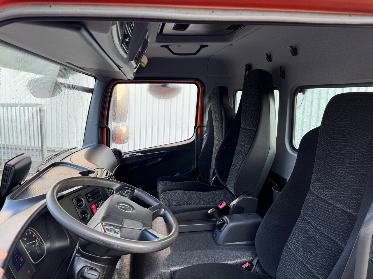 Mercedes-Benz Atego 824 L 4x2 Atego 824 L 4x2, Motorabtrieb, City-Abroller - شاحنة ذات خطاف: صورة 4 Mercedes-Benz Atego 824 L 4x2 Atego 824 L 4x2, Motorabtrieb, City-Abroller - شاحنة ذات خطاف: صورة 4