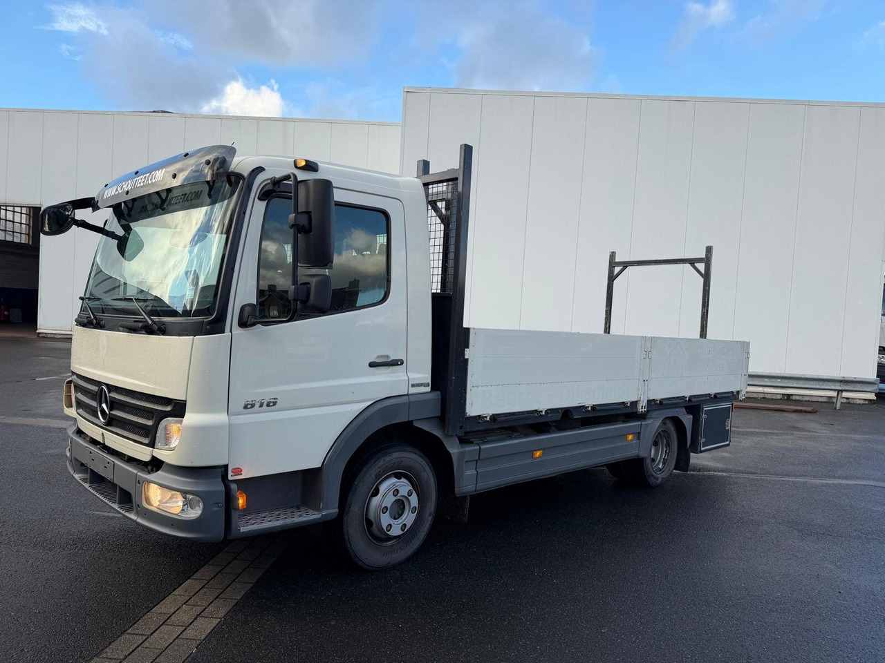 Mercedes-Benz Atego Atego 816 4 x 2 - شاحنات مسطحة: صورة 1 Mercedes-Benz Atego Atego 816 4 x 2 - شاحنات مسطحة: صورة 1