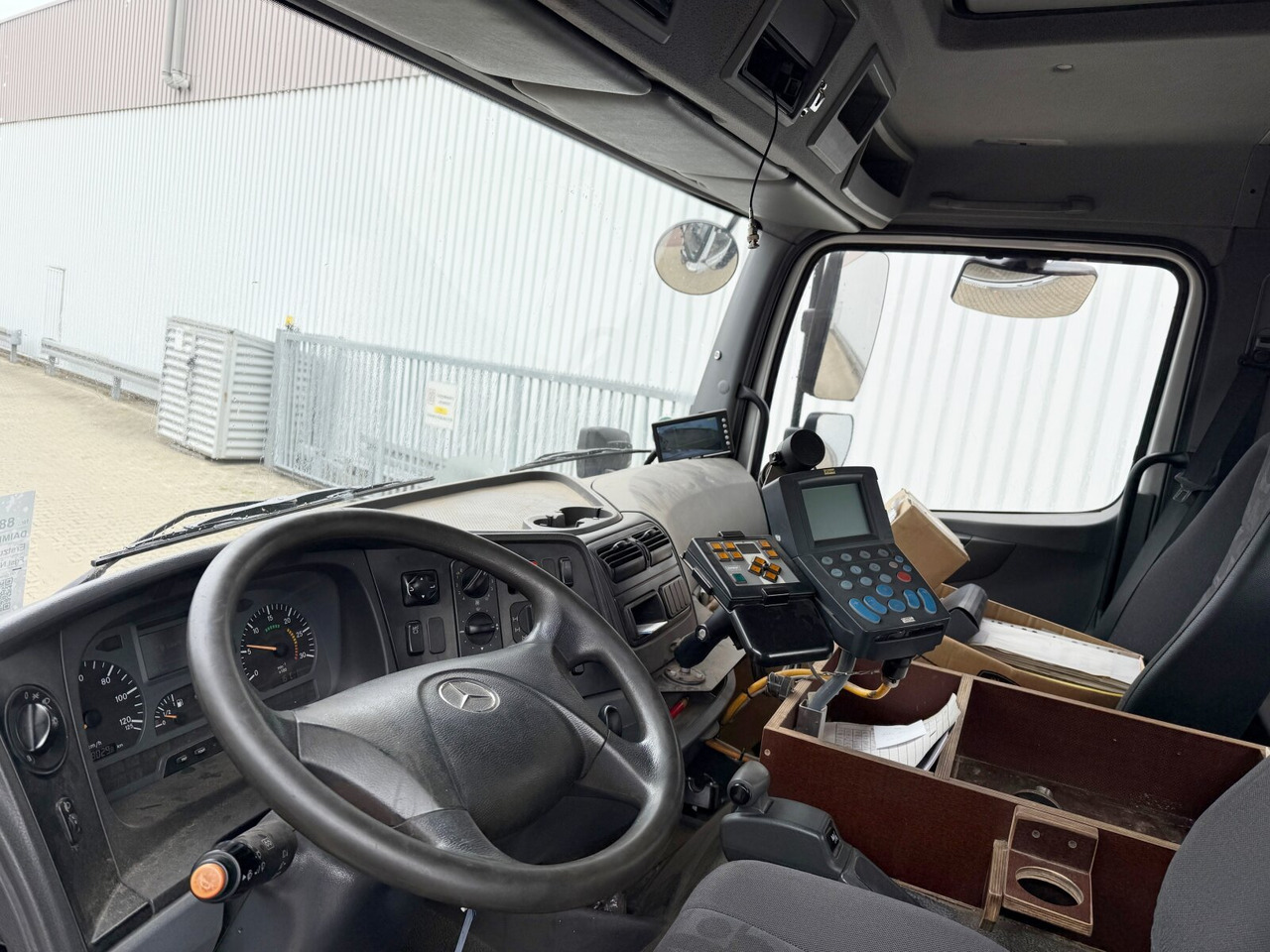 Mercedes-Benz Axor 1824 AK 4x4 Axor 1824 AK 4x4, Tele-Absetzer, Winterdienstausstattung - شاحنة نقل المخلفات: صورة 4 Mercedes-Benz Axor 1824 AK 4x4 Axor 1824 AK 4x4, Tele-Absetzer, Winterdienstausstattung - شاحنة نقل المخلفات: صورة 4