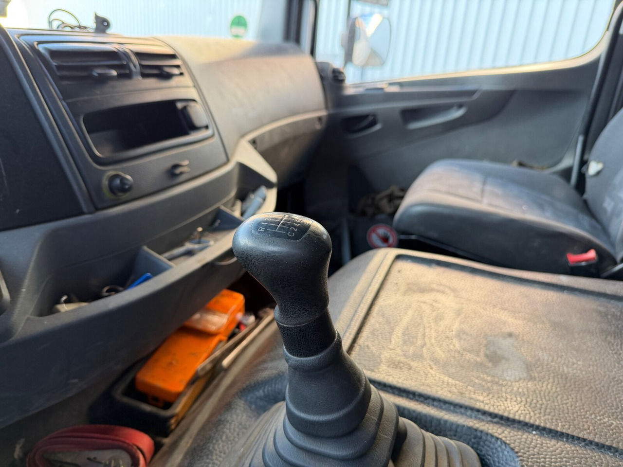 Mercedes-Benz Axor 1829 L 4x2 Axor 1829 L 4x2, 6-Sitzer - شاحنات مسطحة: صورة 3 Mercedes-Benz Axor 1829 L 4x2 Axor 1829 L 4x2, 6-Sitzer - شاحنات مسطحة: صورة 3