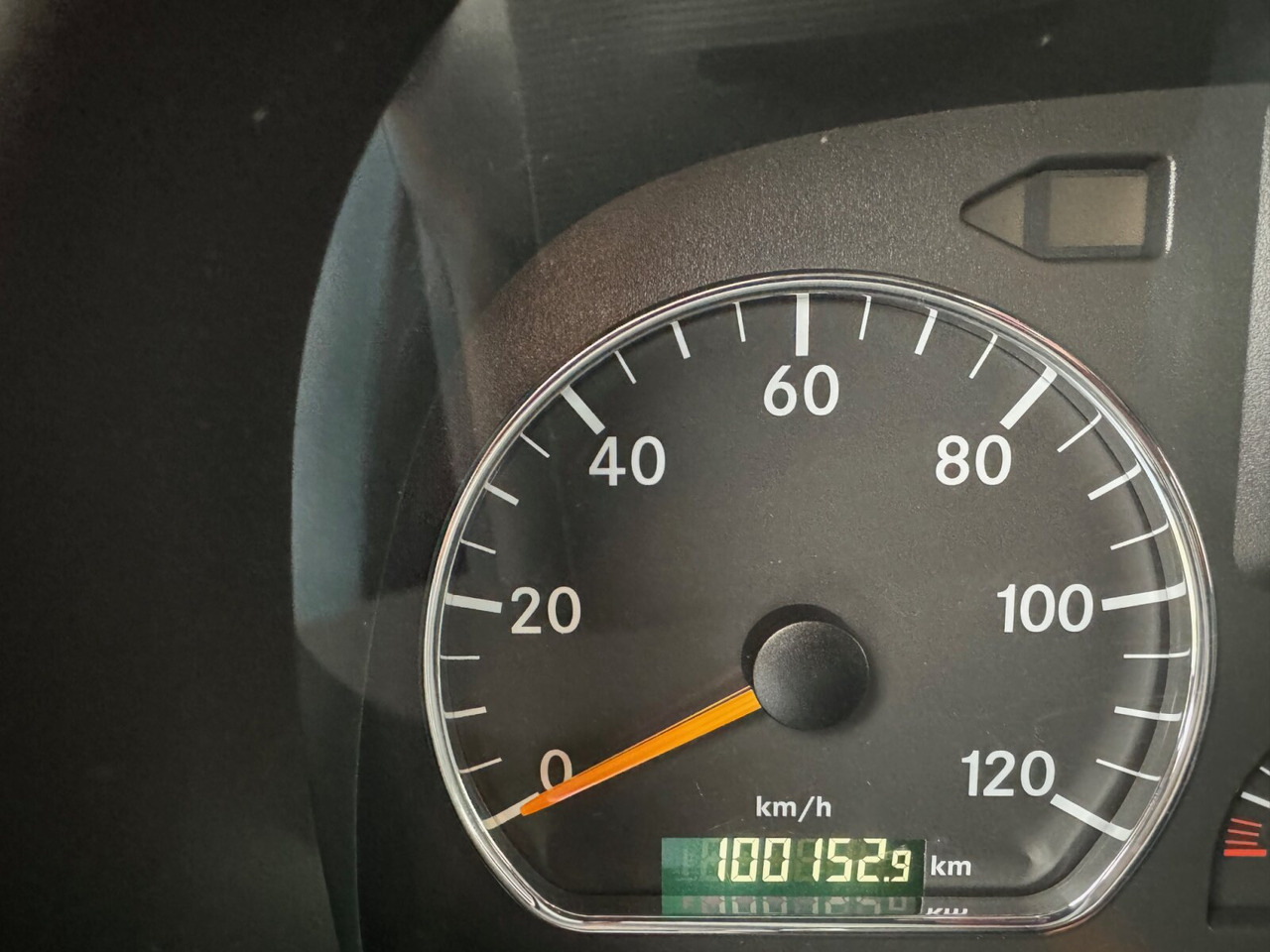 Mercedes-Benz Axor 1833 L 4x2 Axor 1833 L 4x2, Getränkekoffer - شاحنة مقفلة: صورة 4 Mercedes-Benz Axor 1833 L 4x2 Axor 1833 L 4x2, Getränkekoffer - شاحنة مقفلة: صورة 4