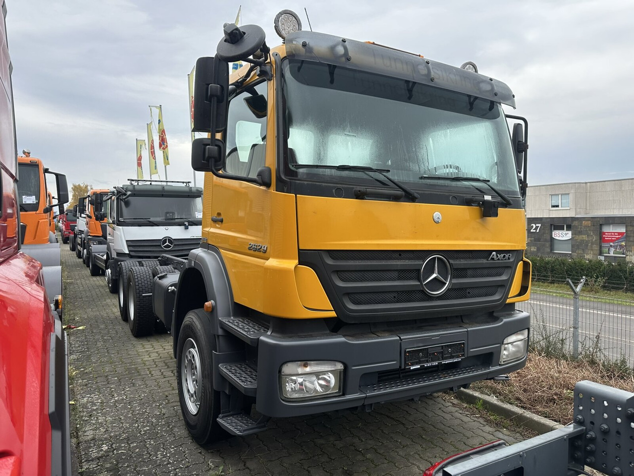 Mercedes-Benz Axor 2629 K 6x4 Axor 2629 K 6x4, PTO, Steel, Manual, 6-Zylinder - شاحنة هيكل كابينة: صورة 1 Mercedes-Benz Axor 2629 K 6x4 Axor 2629 K 6x4, PTO, Steel, Manual, 6-Zylinder - شاحنة هيكل كابينة: صورة 1