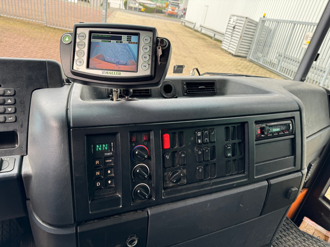 Mercedes-Benz Econic 2633 LL 6x2/4 NLA Econic 2633 LL 6x2/4 NLA, EEV, Lenkachse, Haller Aufbau - شاحنة النفايات: صورة 5 Mercedes-Benz Econic 2633 LL 6x2/4 NLA Econic 2633 LL 6x2/4 NLA, EEV, Lenkachse, Haller Aufbau - شاحنة النفايات: صورة 5