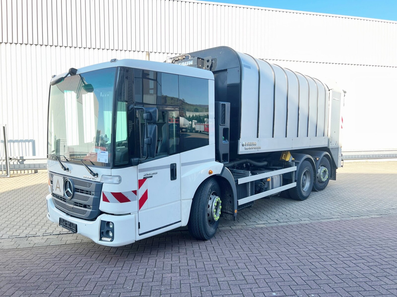 Mercedes-Benz Econic 2635 LL 6x2/4 NLA Econic 2635 LL 6x2/4 NLA, Lenkachse, FAUN Rotopress 521L, Zöller-Schüttung - شاحنة هيكل كابينة: صورة 1 Mercedes-Benz Econic 2635 LL 6x2/4 NLA Econic 2635 LL 6x2/4 NLA, Lenkachse, FAUN Rotopress 521L, Zöller-Schüttung - شاحنة هيكل كابينة: صورة 1