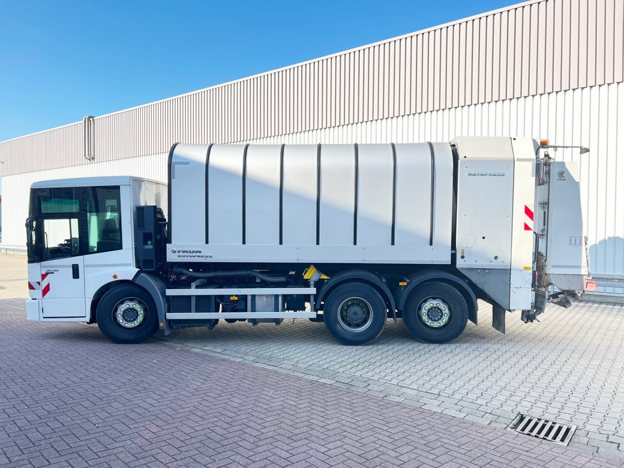 Mercedes-Benz Econic 2635 LL 6x2/4 NLA Econic 2635 LL 6x2/4 NLA, Lenkachse, FAUN Rotopress 521L, Zöller-Schüttung - شاحنة هيكل كابينة: صورة 3 Mercedes-Benz Econic 2635 LL 6x2/4 NLA Econic 2635 LL 6x2/4 NLA, Lenkachse, FAUN Rotopress 521L, Zöller-Schüttung - شاحنة هيكل كابينة: صورة 3
