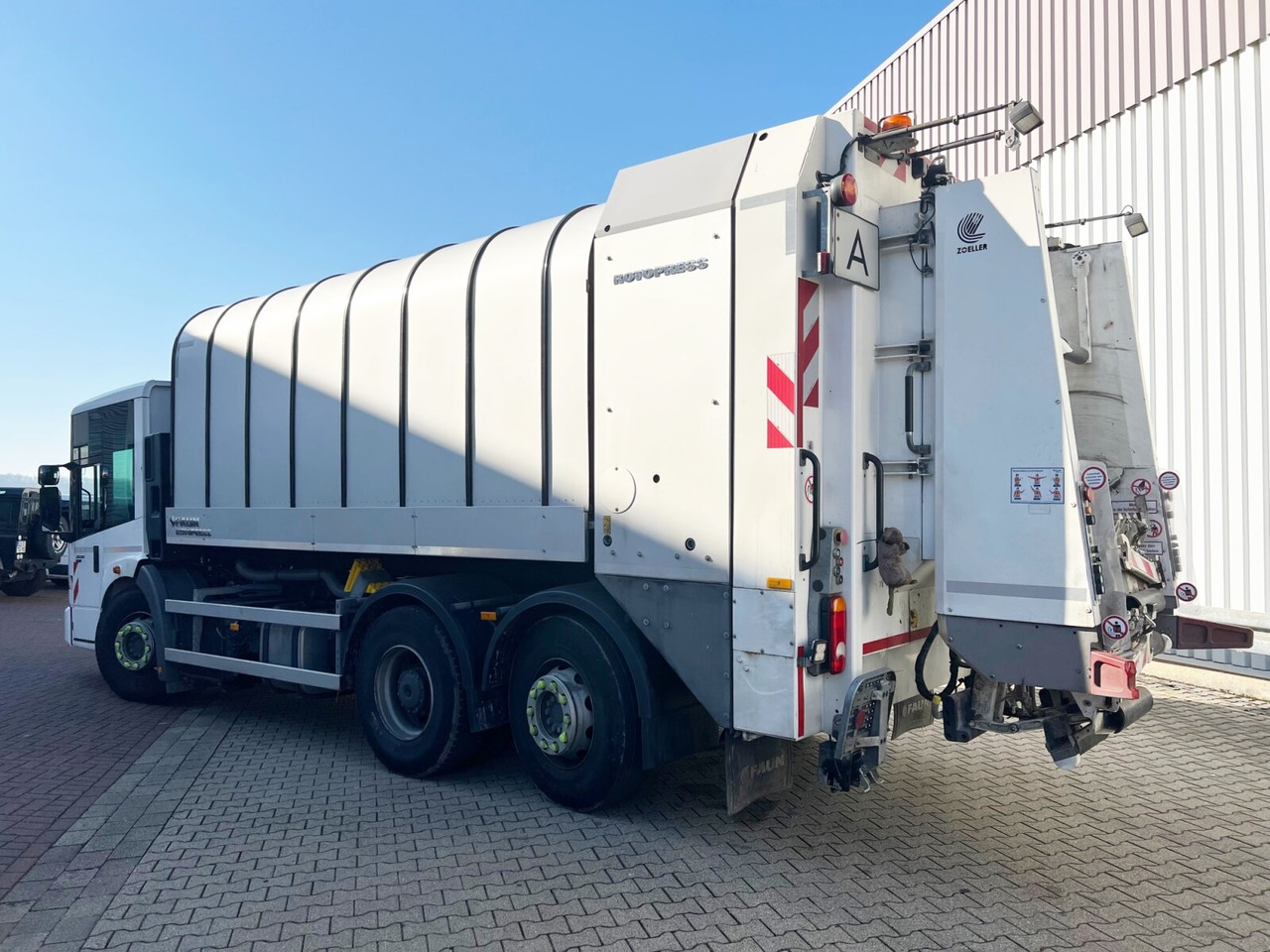Mercedes-Benz Econic 2635 LL 6x2/4 NLA Econic 2635 LL 6x2/4 NLA, Lenkachse, FAUN Rotopress 521L, Zöller-Schüttung - شاحنة هيكل كابينة: صورة 2 Mercedes-Benz Econic 2635 LL 6x2/4 NLA Econic 2635 LL 6x2/4 NLA, Lenkachse, FAUN Rotopress 521L, Zöller-Schüttung - شاحنة هيكل كابينة: صورة 2