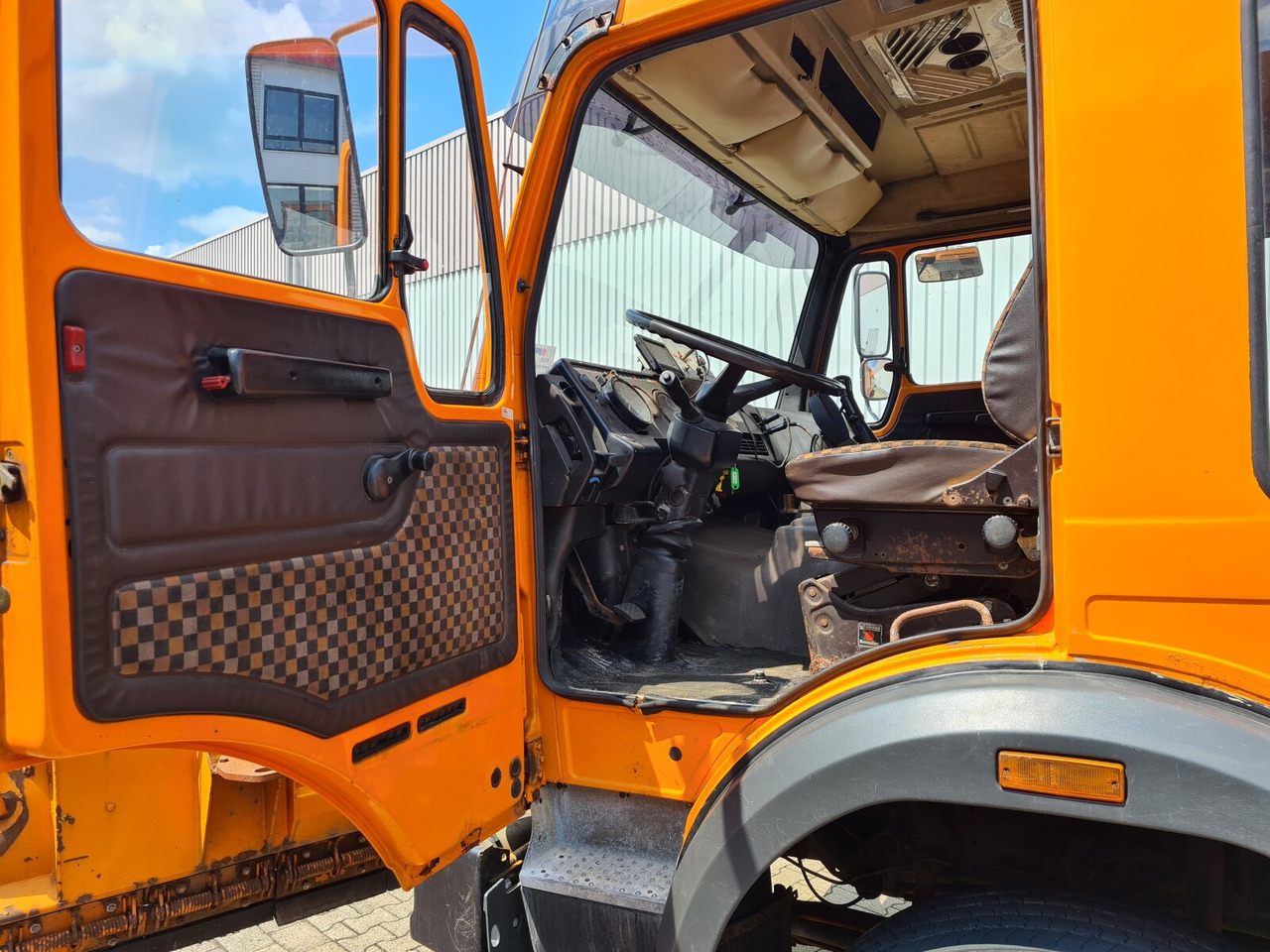 Mercedes-Benz NG 1928 A 4x4 NG 1928 A 4x4, V8-Motor, Standklima, Winterdienstaustattung - شاحنة هيكل كابينة: صورة 2 Mercedes-Benz NG 1928 A 4x4 NG 1928 A 4x4, V8-Motor, Standklima, Winterdienstaustattung - شاحنة هيكل كابينة: صورة 2