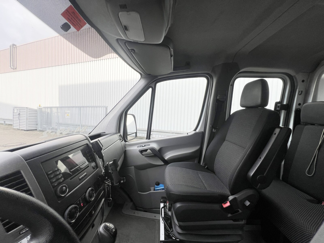 Interior photo 1: شاحنة Mercedes-Benz Sprinter 515 4x2 Doka Sprinter 515 4x2 Doka, Kühlkoffer
