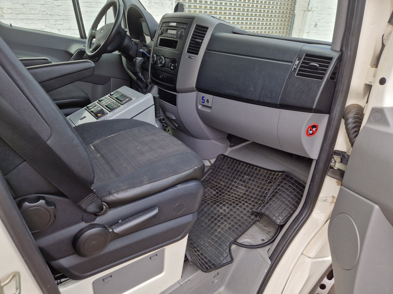 Mercedes-Benz Sprinter 516 CDI 4x2 Sprinter 516 CDI 4x2, Rettungswagen - سيارة اسعاف: صورة 4 Mercedes-Benz Sprinter 516 CDI 4x2 Sprinter 516 CDI 4x2, Rettungswagen - سيارة اسعاف: صورة 4